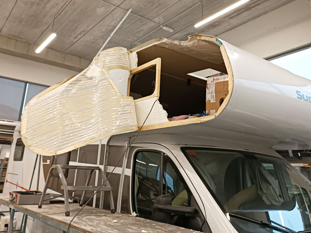 reparacion-de-golpes-o-desperfectos-de-carroceria-en-autocaravanas-campers-y-caravanas